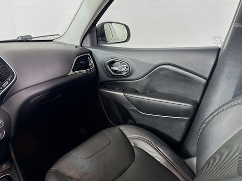 Used 2019 Jeep Cherokee Limited image 27