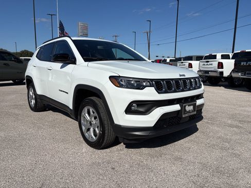 New 2026 Jeep Compass Latitude image 7