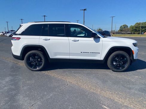 New 2025 Jeep Grand Cherokee Limited w/ Black Appearance Package image 8
