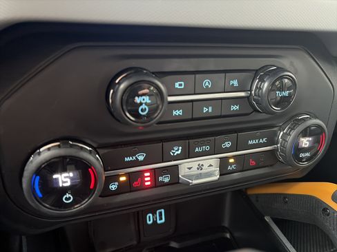 Used 2023 Ford Bronco Badlands image 23