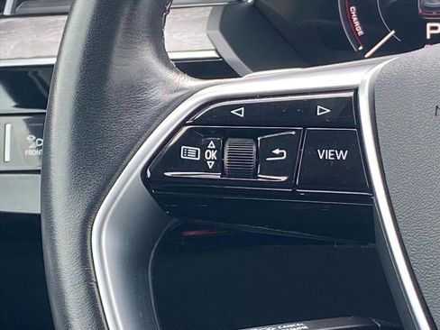 Used 2023 Audi e-tron Premium Plus w/ Premium Plus Package image 5