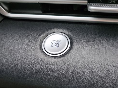 Used 2022 Hyundai Elantra SEL w/ Convenience Package FWD image 7