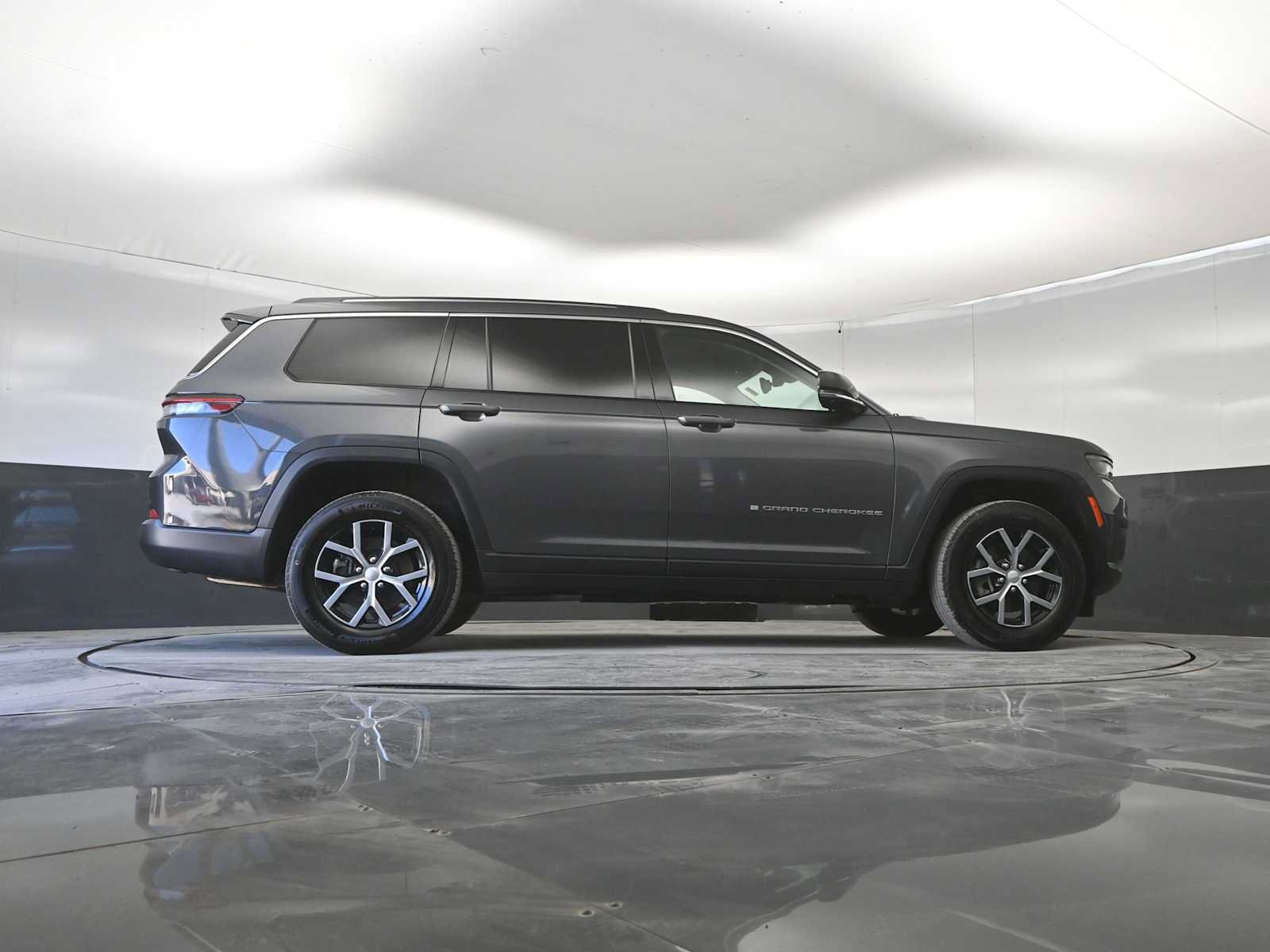 Used 2023 Jeep Grand Cherokee L Limited w/ Luxury Tech Group II AWD/4WD image 41