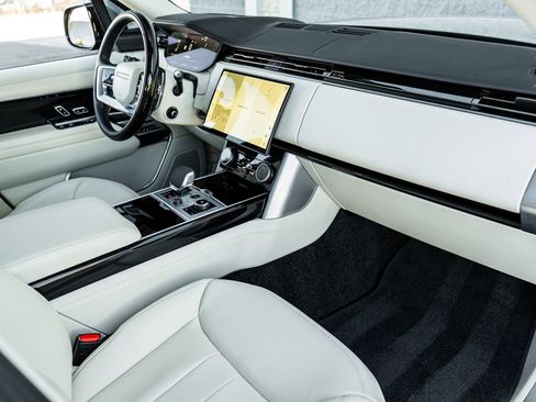 Used 2023 Land Rover Range Rover Long Wheelbase Autobiography image 2