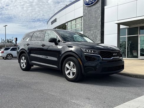Used 2023 Kia Sorento LX image 10