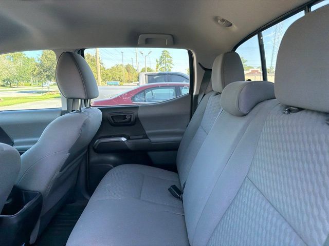 Used 2022 Toyota Tacoma SR5 RWD image 8
