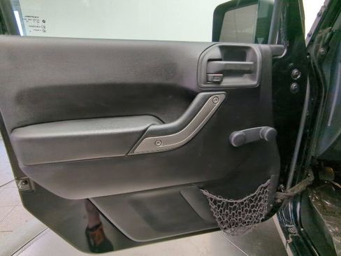 Used 2015 Jeep Wrangler Unlimited Sport image 13