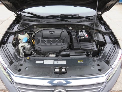 Used 2020 Volkswagen Passat 2.0T SE image 39