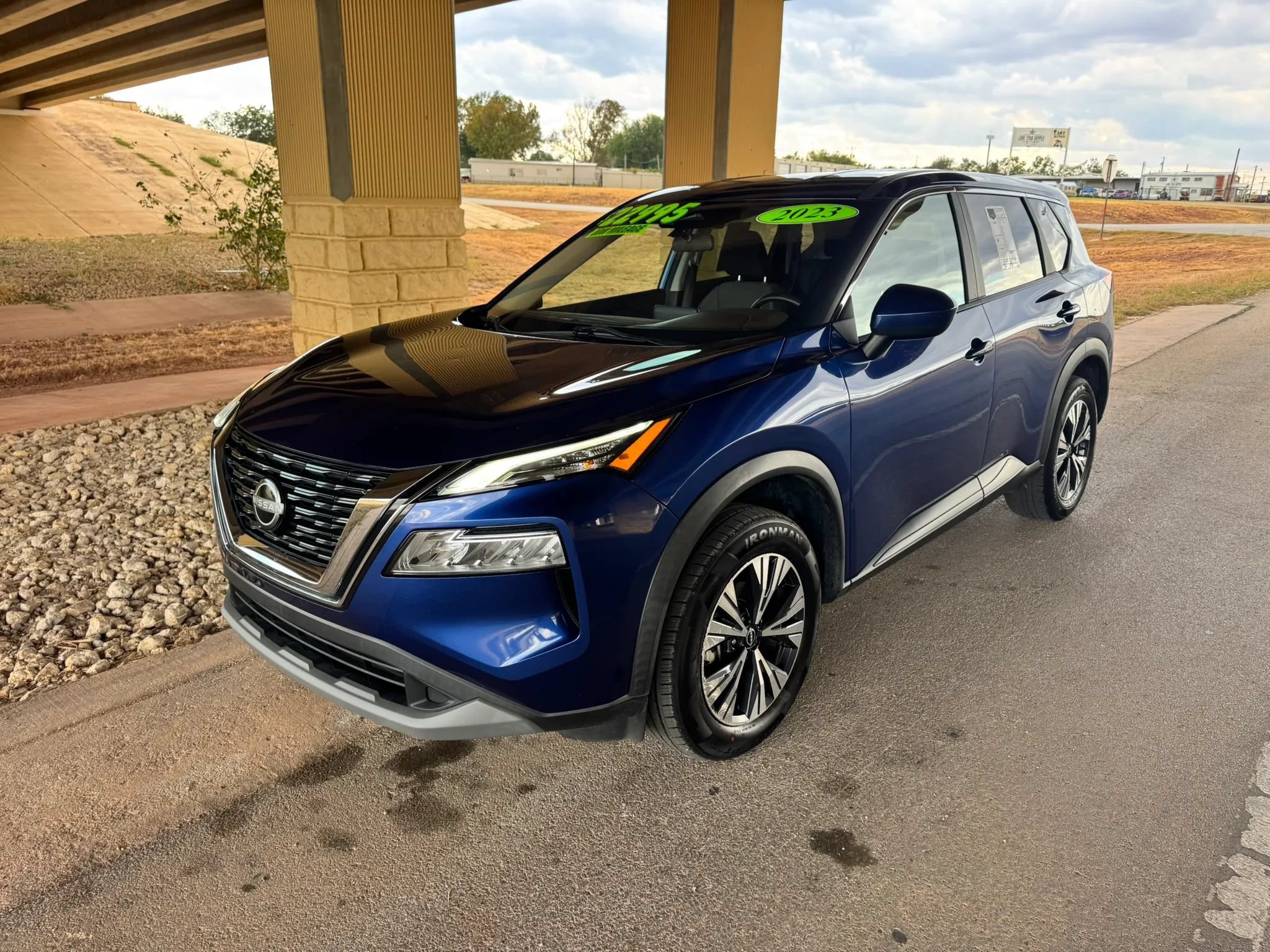 Used 2023 Nissan Rogue SV FWD image 7