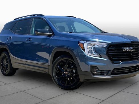 Used 2024 GMC Terrain SLE w/ Driver Convenience Package FWD image 3