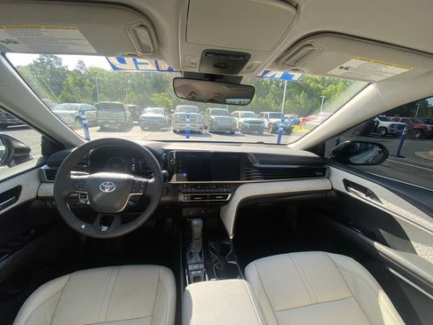 Used 2026 Toyota Camry XLE FWD image 25