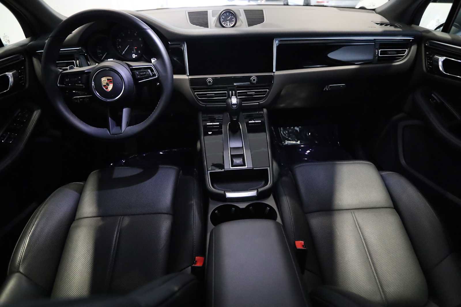 Used 2025 Porsche Macan AWD/4WD image 19