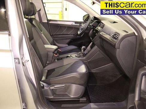 Used 2024 Volkswagen Tiguan SE image 28