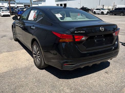 Used 2023 Nissan Altima 2.5 SV FWD image 5