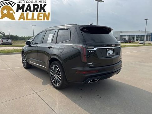 Used 2023 Cadillac XT6 Sport w/ Technology Package AWD/4WD image 4