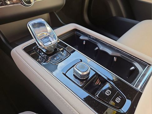 New 2026 Volvo XC90 B6 Plus w/ Protection Package Premier image 25