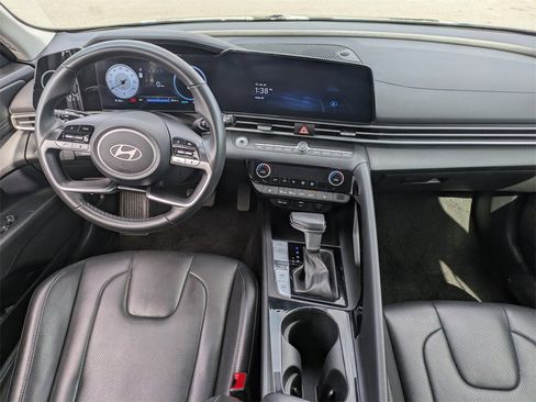 Used 2025 Hyundai Elantra Limited image 11