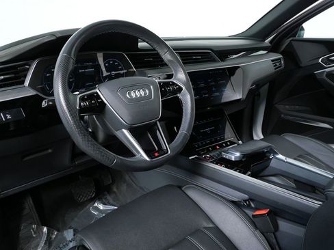 Certified 2022 Audi e-tron S Premium Plus w/ 21" Black Optic Package image 4