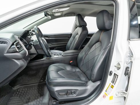 Used 2019 Toyota Camry XLE image 15