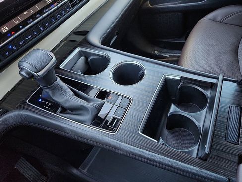 Used 2023 Toyota Sienna Platinum image 12