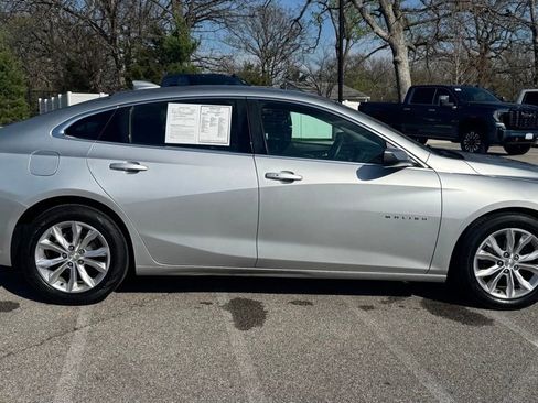 Used 2019 Chevrolet Malibu LT FWD image 2