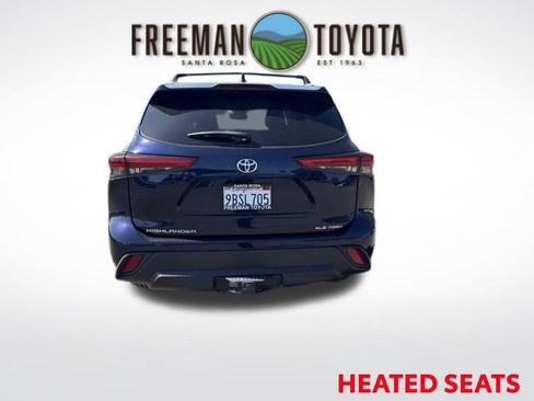 Used 2022 Toyota Highlander XLE AWD/4WD image 6