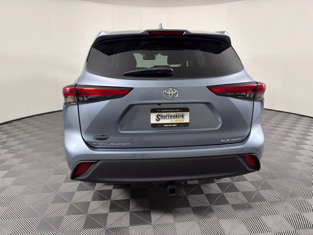 Used 2020 Toyota Highlander XLE AWD/4WD image 10