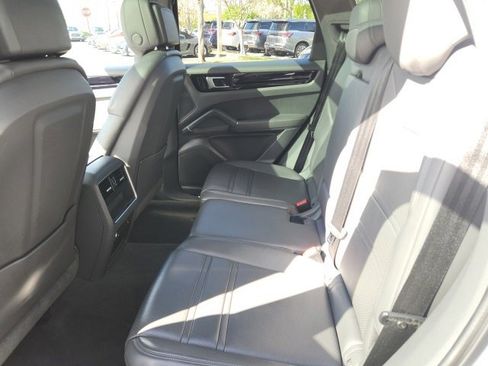 Used 2021 Porsche Cayenne w/ Premium Package image 20