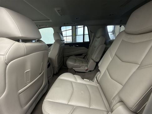Used 2016 Cadillac Escalade Luxury image 32