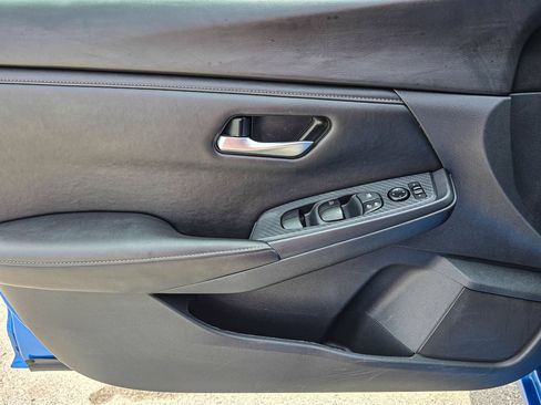 Used 2025 Nissan Sentra SV FWD image 11