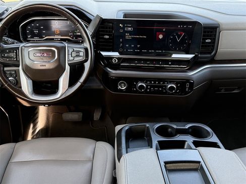 Used 2024 GMC Sierra 1500 SLT image 11