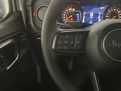 Used 2026 Jeep Wrangler Unlimited Rubicon AWD/4WD image 16