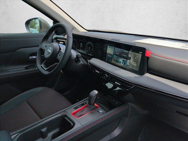 Used 2025 Nissan Kicks SR w/ Illumination Package FWD image 21