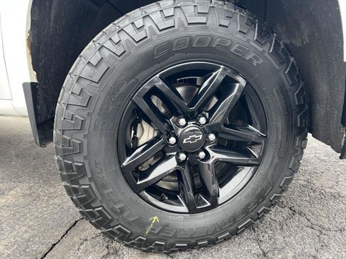 Used 2019 Chevrolet Silverado 1500 Custom Trail Boss w/ Custom Convenience Package image 2