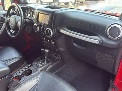 Used 2014 Jeep Wrangler Unlimited Sahara w/ Max Tow Package AWD/4WD image 16