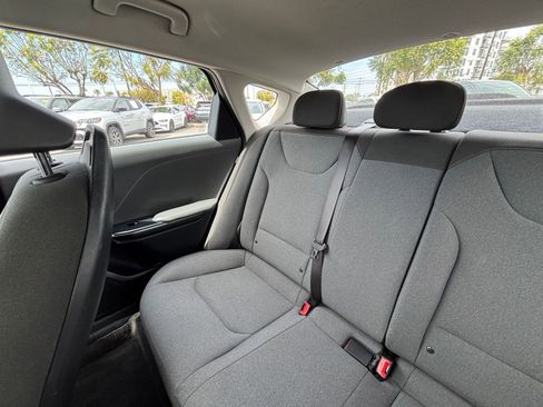 Used 2025 Kia K4 LXS image 41