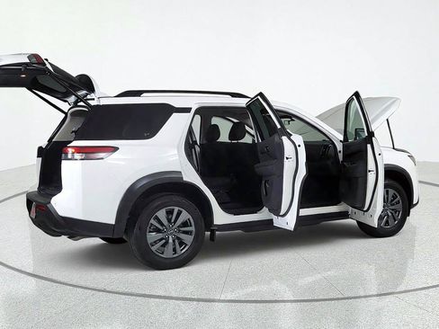 Certified 2025 Nissan Pathfinder SV FWD image 14