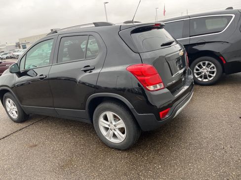 Used 2021 Chevrolet Trax LT w/ LT Convenience Package image 12