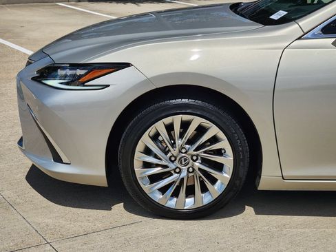 Certified 2023 Lexus ES 300h Ultra Luxury w/ Accessory Package (Z2) FWD image 8