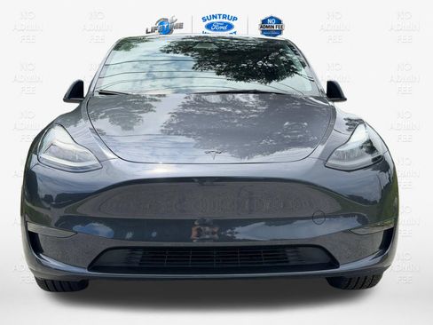 Used 2024 Tesla Model Y Long Range RWD image 2