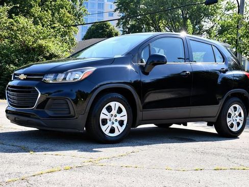 Used 2017 Chevrolet Trax LS FWD image 3