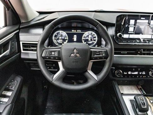 New 2025 Mitsubishi Outlander SEL image 19