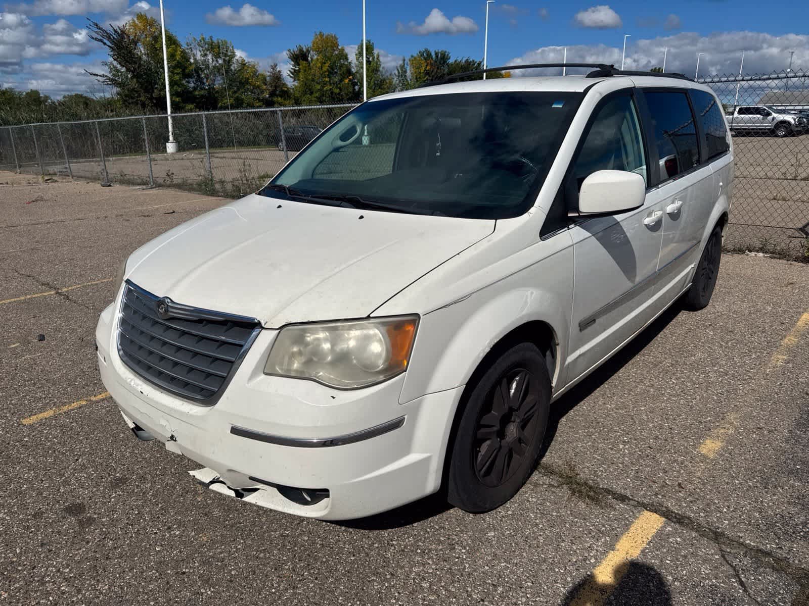 Used 2010 Chrysler Town & Country Touring FWD image 2
