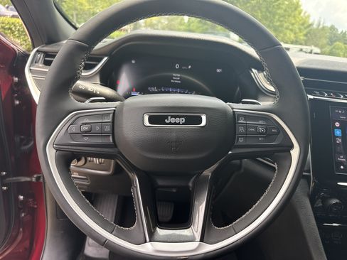 Used 2023 Jeep Grand Cherokee Altitude RWD image 23