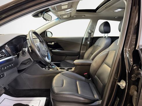 Used 2022 Kia Niro Touring Special Edition FWD image 12