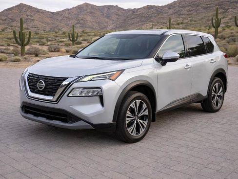 Used 2021 Nissan Rogue SV FWD image 3