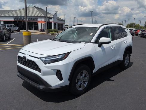 Used 2025 Toyota RAV4 XLE FWD image 3