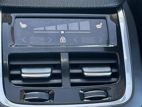 Used 2021 Volvo S60 T5 Inscription image 18