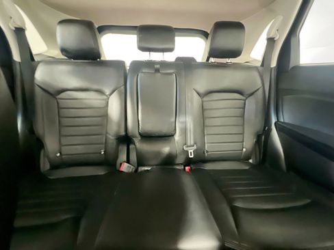 Used 2020 Ford Edge SE image 33