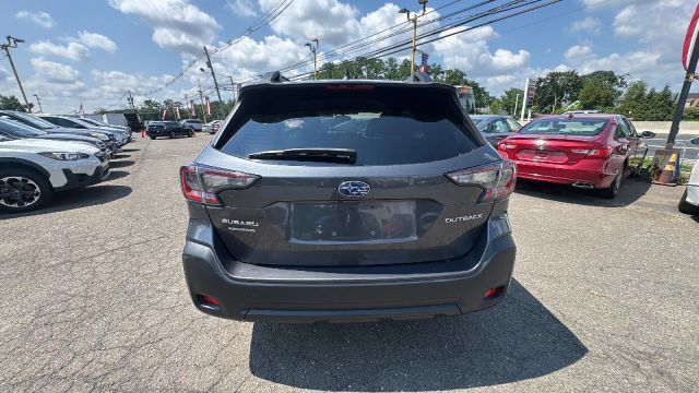 Used 2023 Subaru Outback Premium AWD/4WD image 6